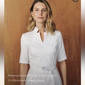 White Scrub top for women size XS
professional attire/scrubs/medical/dental